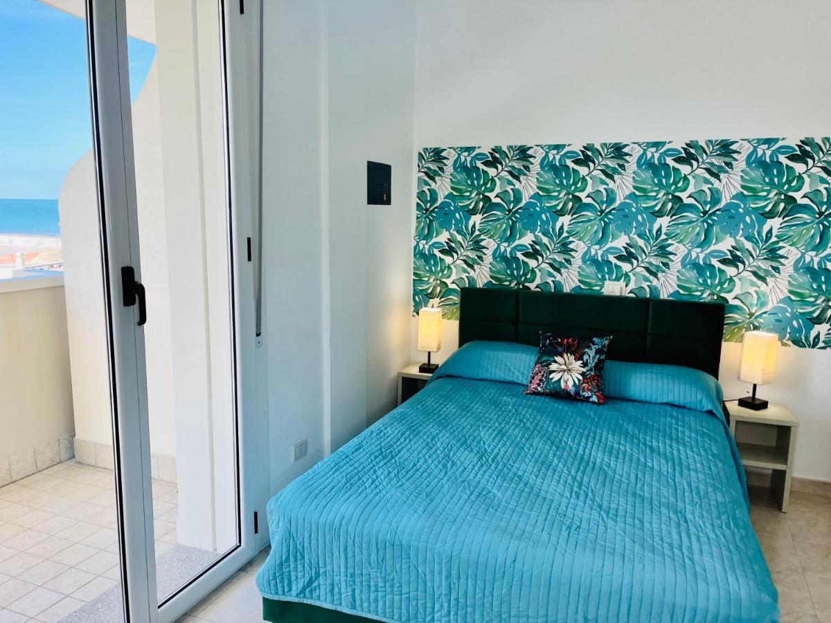ريميني Residence Frontemare المظهر الخارجي الصورة