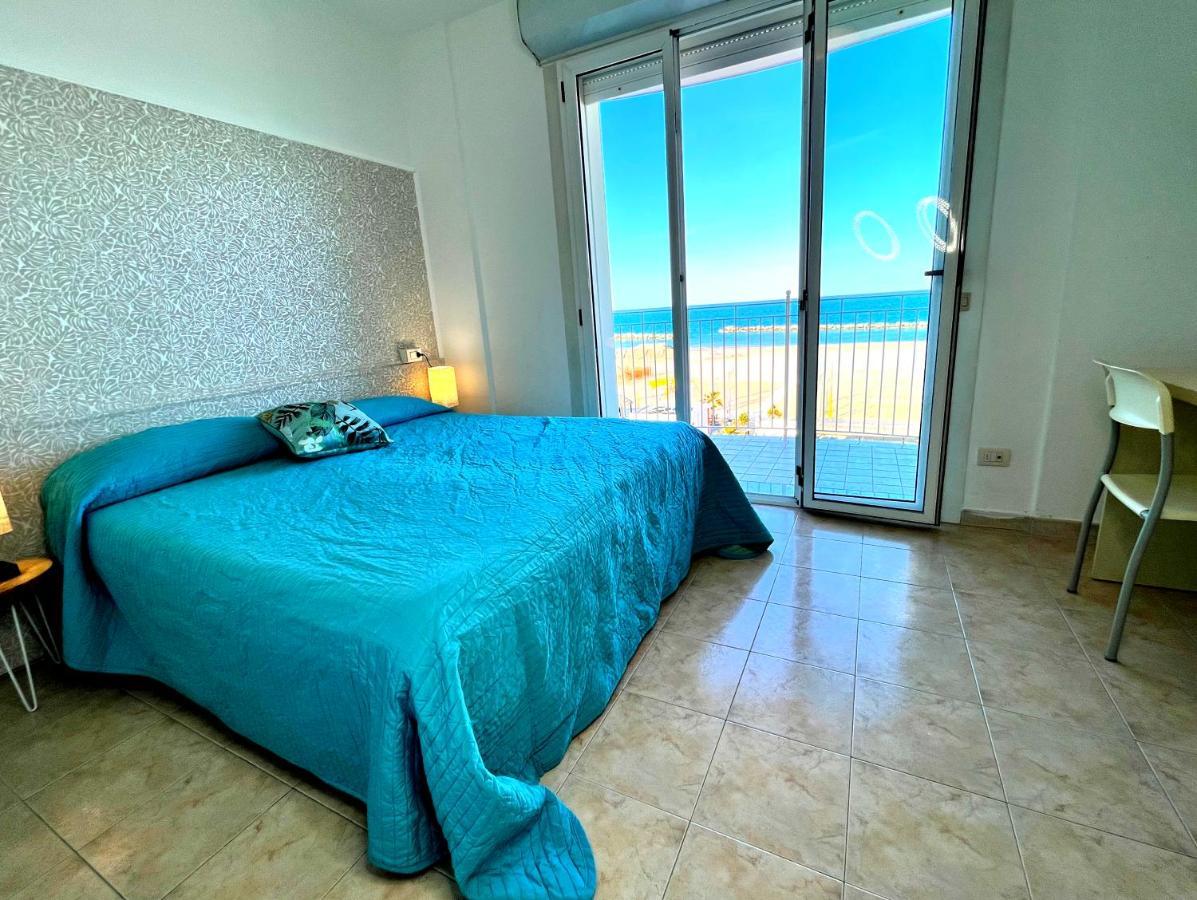 ريميني Residence Frontemare المظهر الخارجي الصورة