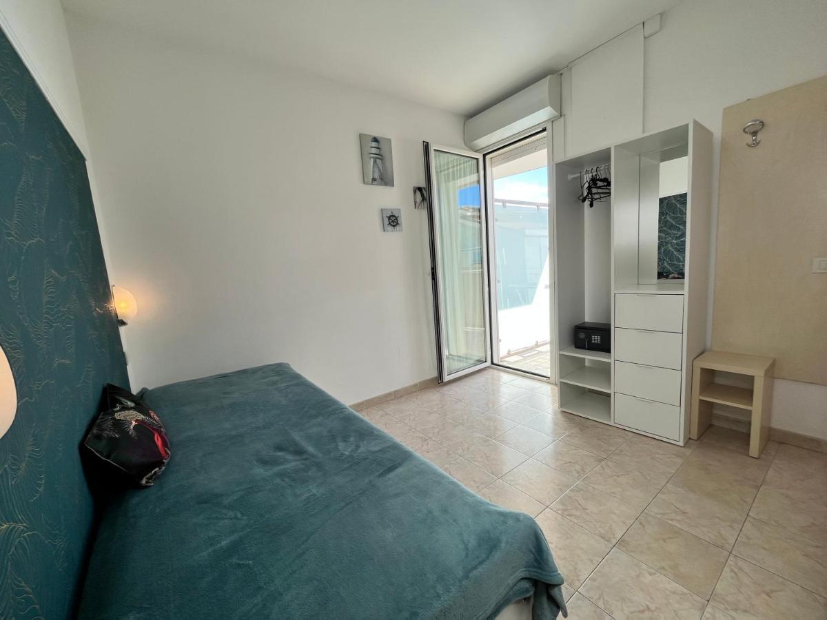 ريميني Residence Frontemare المظهر الخارجي الصورة
