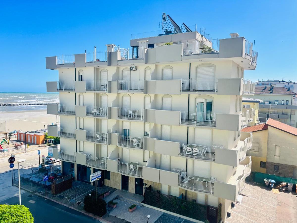 ريميني Residence Frontemare المظهر الخارجي الصورة