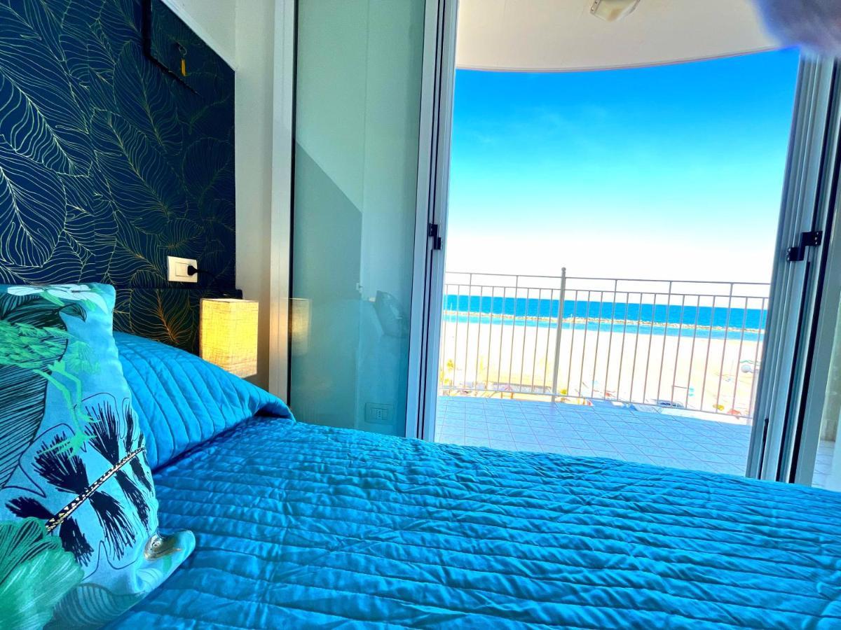 ريميني Residence Frontemare المظهر الخارجي الصورة