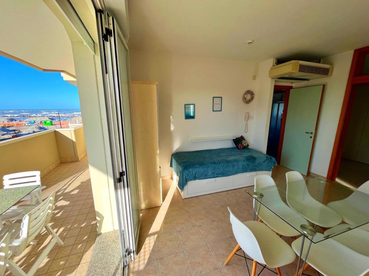 ريميني Residence Frontemare المظهر الخارجي الصورة
