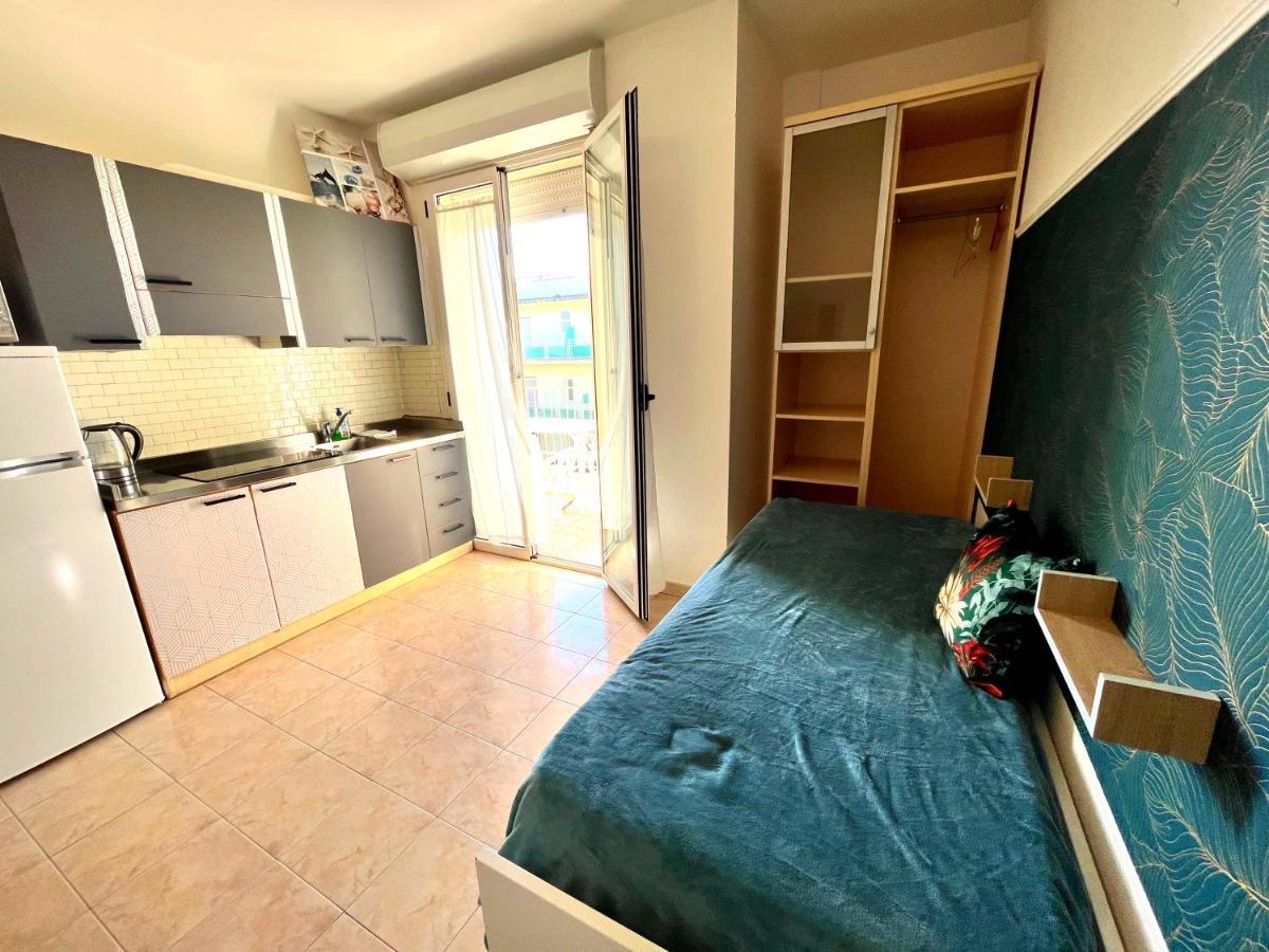 ريميني Residence Frontemare المظهر الخارجي الصورة