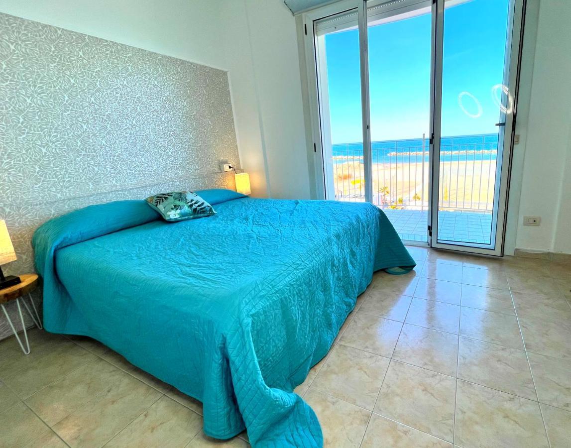 ريميني Residence Frontemare المظهر الخارجي الصورة