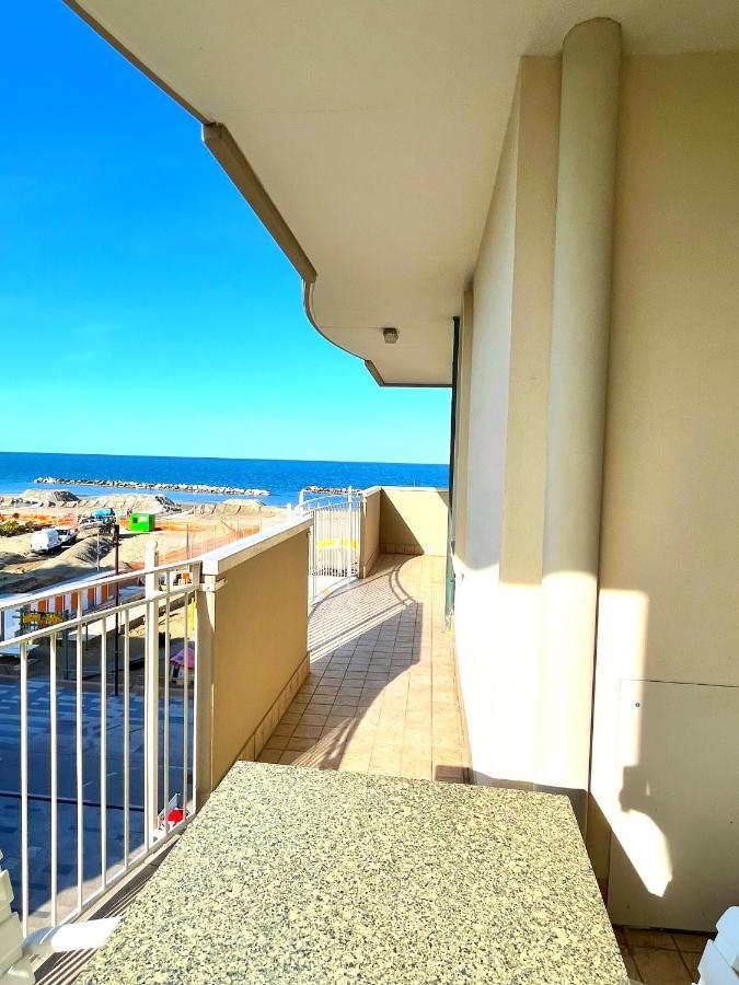 ريميني Residence Frontemare المظهر الخارجي الصورة