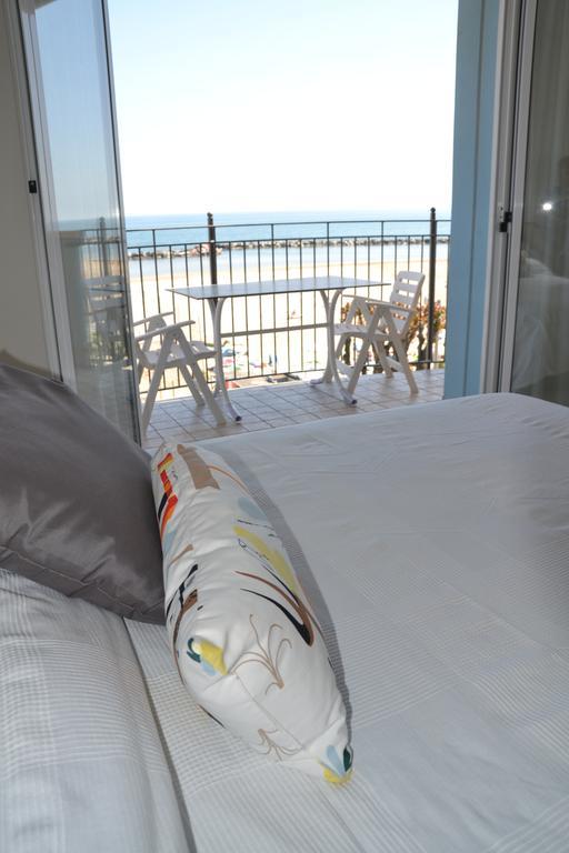 ريميني Residence Frontemare المظهر الخارجي الصورة