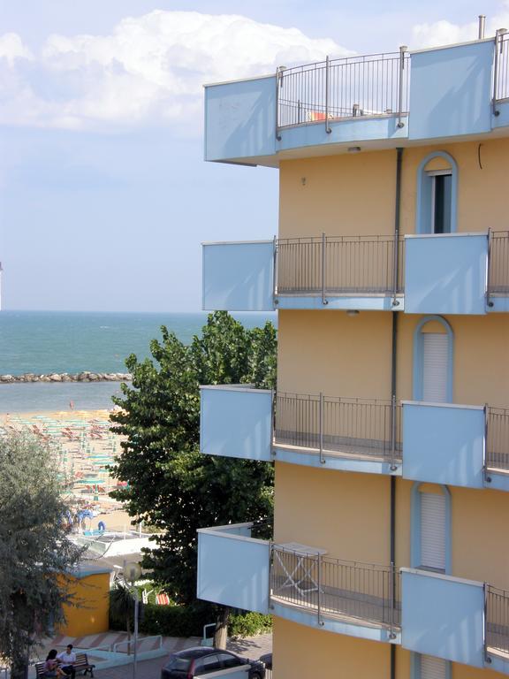 ريميني Residence Frontemare المظهر الخارجي الصورة