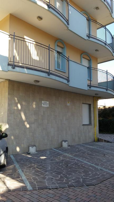 ريميني Residence Frontemare المظهر الخارجي الصورة