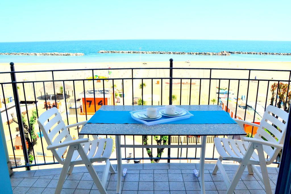ريميني Residence Frontemare المظهر الخارجي الصورة
