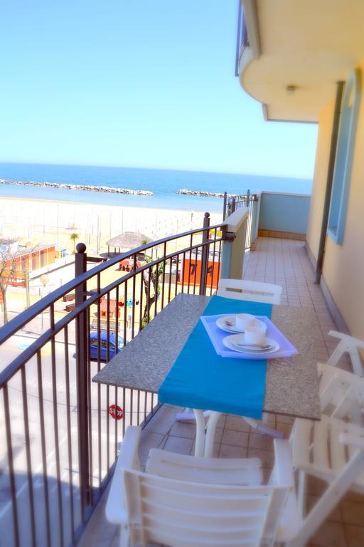 ريميني Residence Frontemare المظهر الخارجي الصورة