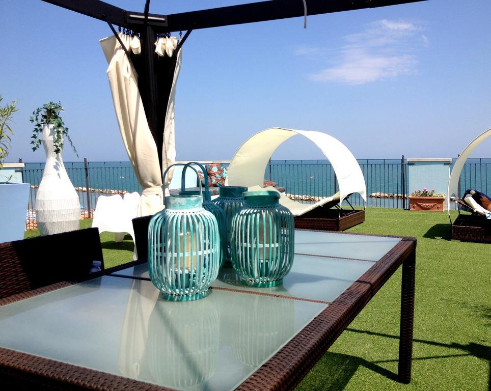 ريميني Residence Frontemare المظهر الخارجي الصورة