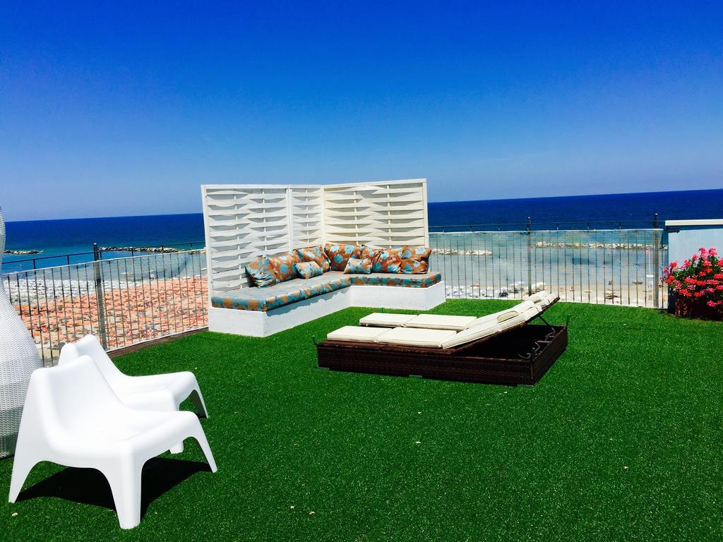ريميني Residence Frontemare المظهر الخارجي الصورة