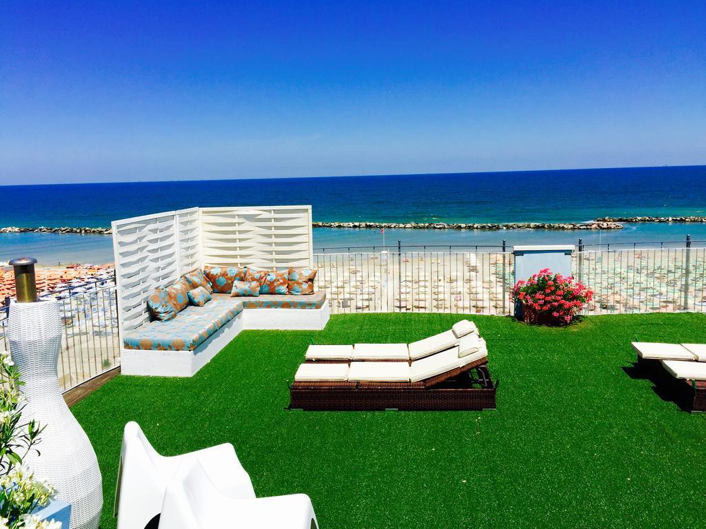 ريميني Residence Frontemare المظهر الخارجي الصورة
