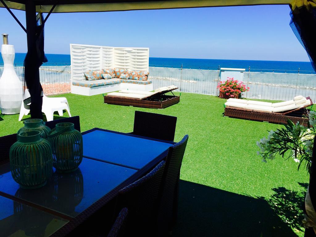 ريميني Residence Frontemare المظهر الخارجي الصورة
